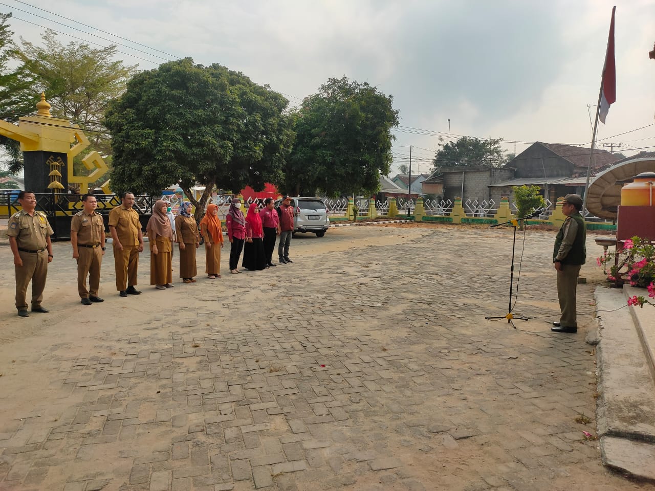 Apel Mingguan Di Halaman Kantor Kecamatan Seputih agung (Senin, 09 Oktober 2023)